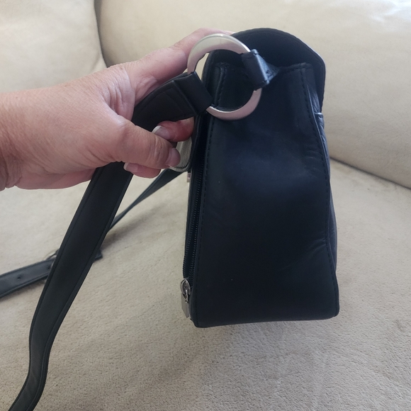 Preston & York Black Leather Crossbody Bag.Very Good Condition. - Picture 7 of 14